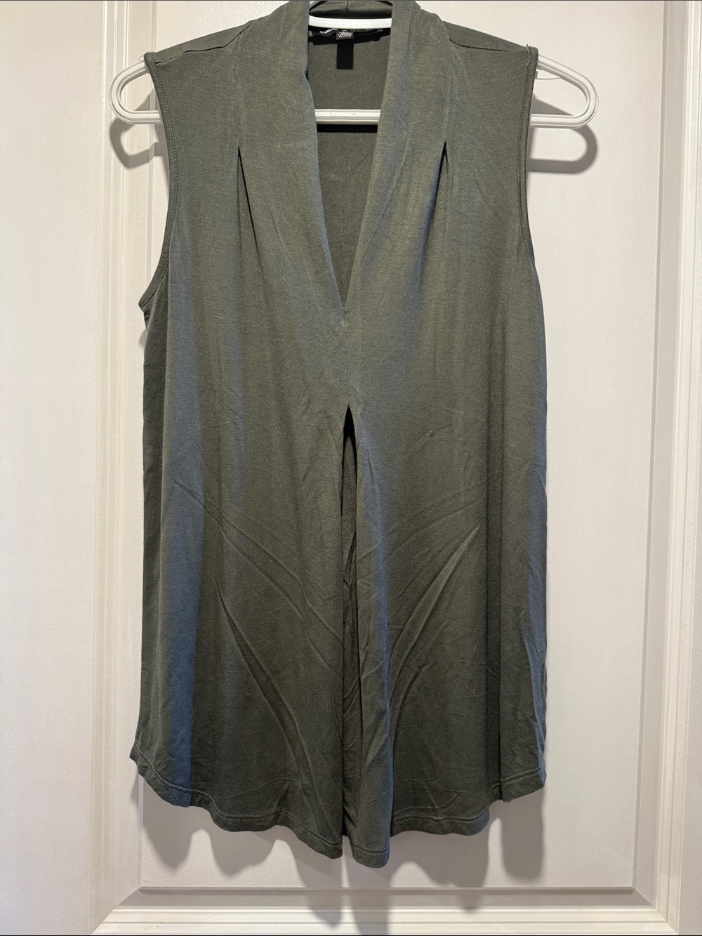 Cable & Gauge Olive Green Sleeveless V-Neck Tunic